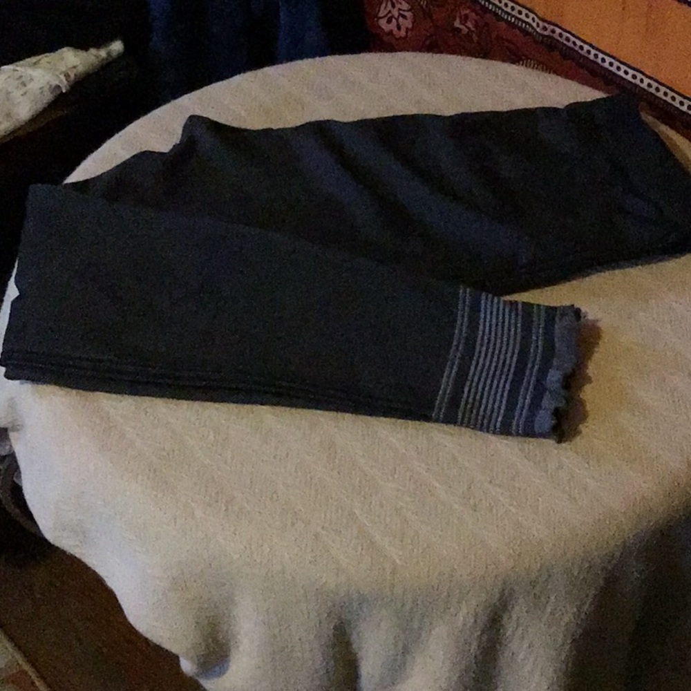 Leggings with great “cuff” detail